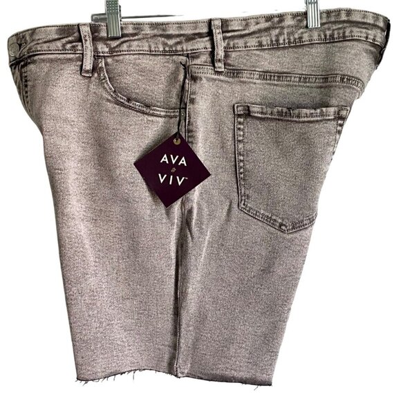 Ava & Viv Women's Plus Size 20W Grey Denim Bermuda Shorts NEW NWT - Picture 1 of 7